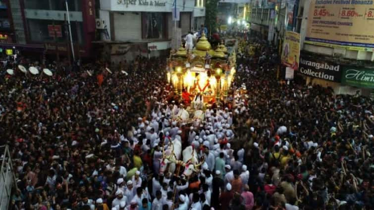 Pune Ganesh Visarjan Pune police ask Dagdusheth Halwai Ganesh Mandal to start procession by 4 pm Pune Ganesh Visarjan: पुण्यातील मानाचे गणपती थोड्याच वेळात विसर्जनाला निघणार, दगडूशेठ हलवाई गणपतीची ४ वाजता मिरवणूक