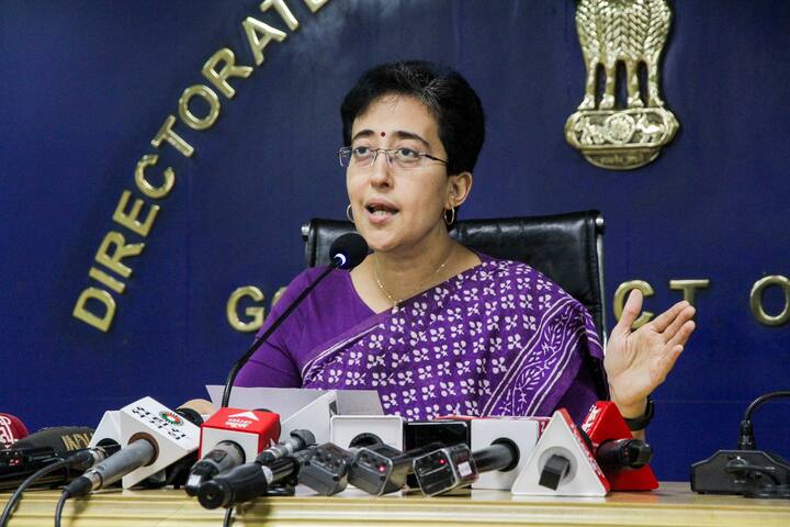 आप संयोजक अरविंद केजरीवाल ने 17 सितंबर, 2024 को आतिशी को अपनी जगह अगला दिल्ली सीएम बनाने का प्रस्ताव रखा, जिसे पार्टी विधायकों ने सर्वसम्मति से मान लिया.