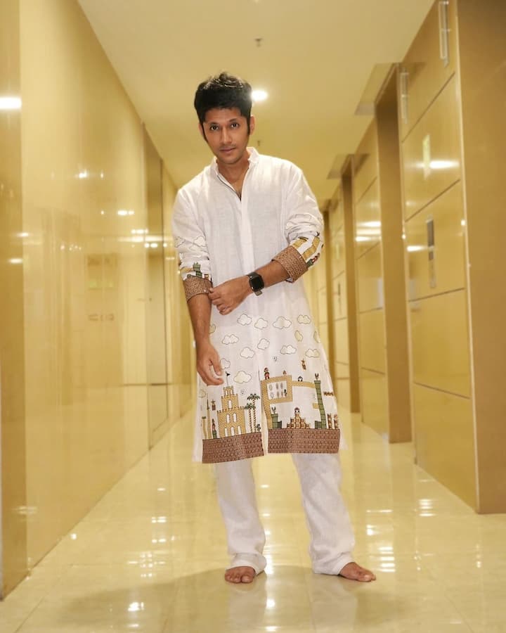 Surbhi’s husband, Karan, complimented her in a white kurta-pyjama.