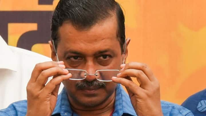 Salary Of Delhi CM Arvind Kejriwal: हर राज्य के अपना CM है और उनकी अलग-अलग सैलरी होती हैं, लेकिन क्या आप यह जानते हैं कि देश में जितने भी राज्य हैं उनके मुख्यमंत्रियों का वेतन कितना है.