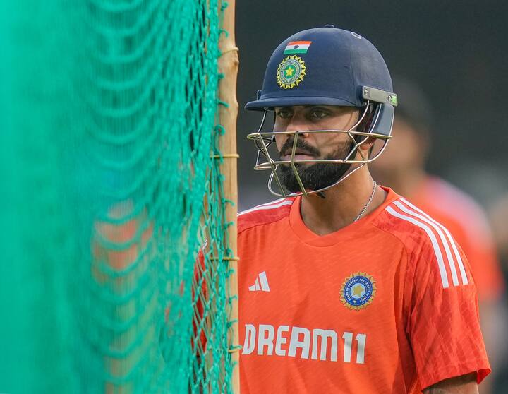 100 फिफ्टी प्लस स्कोर: विराट कोहली अगर बांग्लादेश के खिलाफ टेस्ट सीरीज में 3 फिफ्टी प्लस स्कोर बना लेते हैं, तो घरेलू सरजमीं पर उनके 100 फिफ्टी प्लस स्कोर पूरे हो जाएंगे.