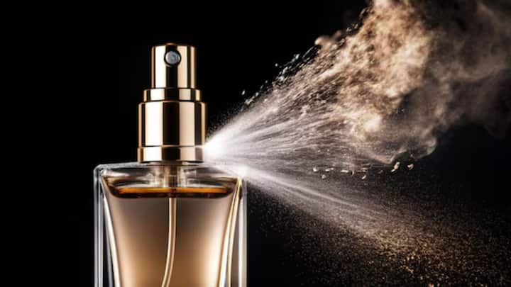 Know Your Perfume: প্রায় রোজ ব্যবহার করলেও, পারফিউম নিয়ে অনেক কিছুই অজানা আমাদের। ছবি: ফ্রিপিক।