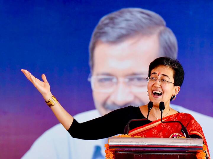 आप के वोटर्स के बीच अच्छा चेहरा भी रहना जरूरी है, जिस पर आप के साथ लोग भी विश्वास कर सकें. आतिशी अन्ना हजारे के आंदोलन के पहले से केजरीवाल-सिसोदिया से जुड़ी हैं.