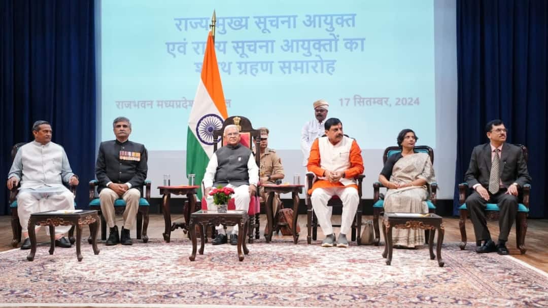 MP के मुख्य सूचना आयुक्त बने विजय यादव, इन 3 आयुक्तों ने भी ली शपथ, जानें नाम MP Vijay Yadav made chief information commissioner governor Mangubhai Patel administered oath ANN MP के मुख्य सूचना आयुक्त बने विजय यादव, इन 3 आयुक्तों ने भी ली शपथ, जानें नाम