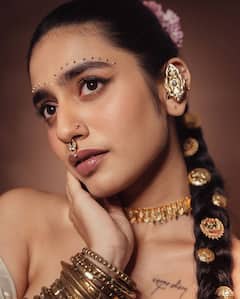 Priya Prakash Varrier: పద్ధతిగా కనిపిస్తూనే అభిమానులకు అదిరిపోయే ట్రీట్ ఇచ్చిన ప్రియా ప్రకాష్ వారియర్!