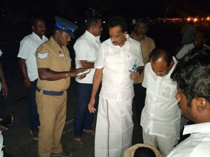 Karur Road Accident EX Minister M R Vijayabaskar help injured  person - TNN விபத்தில் சிக்கிய இளைஞர்.. காரை நிறுத்தி முன்னாள் அமைச்சர் செய்த காரியம் - கரூரில் நெகிழ்ச்சி