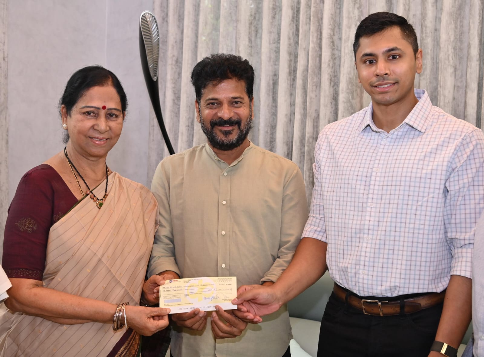 Amara Raja Groups Donation: ఏపీ, తెలంగాణలో వరద బాధితులకు అమర రాజా సంస్థ భారీ విరాళం, సీఎంలకు చెక్కులు అందజేత