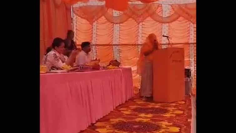 Tine Dabi Goes Viral Reaction Rajasthan Barmer  Woman Sarpanch Welcome Speach IAS Tina Dabi's Viral Reaction As Sarpanch In Ghoonghat Delivers Welcome Speech In Fluent English: WATCH