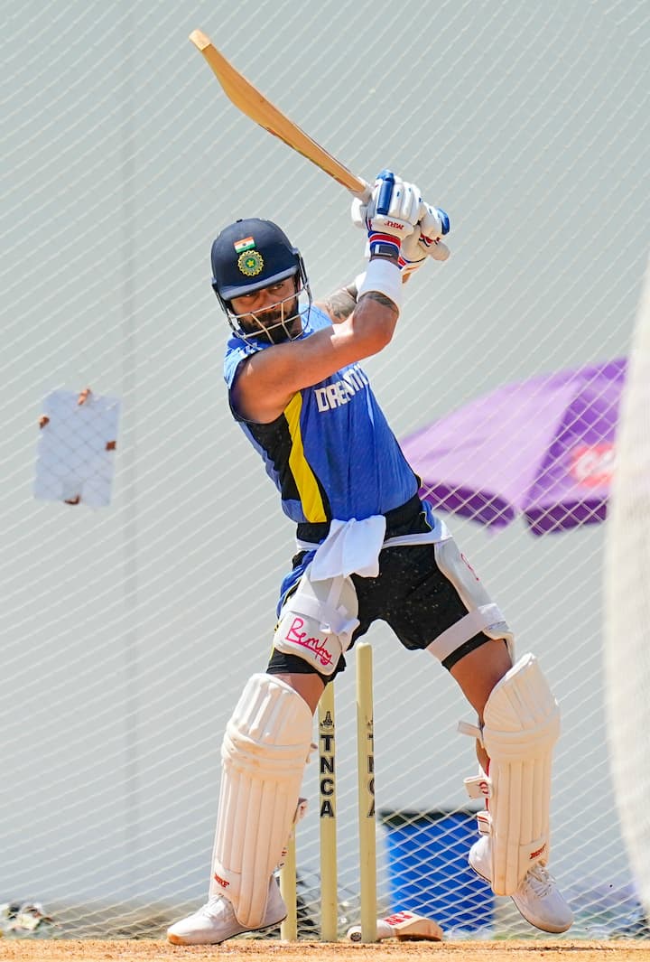 डॉन ब्रैडमैन का रिकॉर्ड: कोहली ने अब तक टेस्ट में 29 शतक लगा लिए हैं. ऑस्ट्रेलिया के पूर्व दिग्गज बल्लेबाज सर डॉन ब्रैडमैन ने भी अपने टेस्ट करियर में 29 शतक लगाए. ऐसे में सिर्फ 1 शतक लगाते ही कोहली ऑस्ट्रेलिया के पूर्व दिग्गज का रिकॉर्ड तोड़ देंगे.