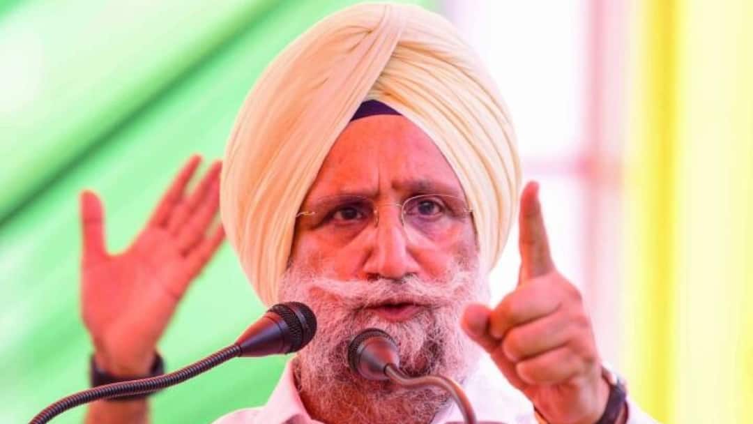 'रवनीत सिंह बिट्टू ने अपने पूर्वजों का किया अपमान', केंद्रीय मंत्री पर भड़के कांग्रेस नेता सुखजिंदर रंधावा Sukhjinder Singh Randhawa Targets Ravneet Singh Bittu over Controversial Statement Against Rahul Gandhi ANN 'रवनीत सिंह बिट्टू ने अपने पूर्वजों का किया अपमान', केंद्रीय मंत्री पर भड़के कांग्रेस नेता सुखजिंदर रंधावा