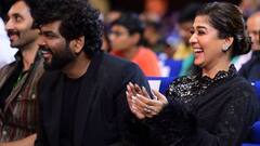 Nayanthara Vignesh Shivan : సైమా అవార్డ్స్ ఫంక్షన్​లో నయన్, విగ్నేశ్ శివన్ క్యూట్ మూమెంట్స్.. అవార్డ్ చేతపట్టి, స్టేజ్​పైనే ముద్దు పెట్టి