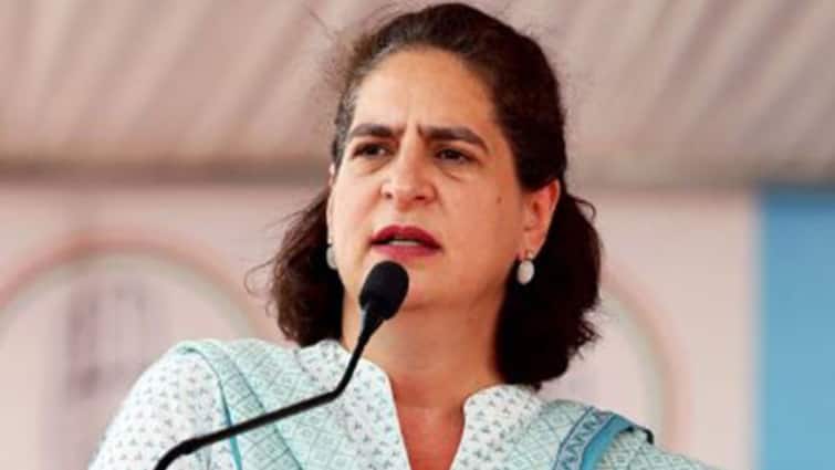 Congress leader Priyanka Gandhi welcomed the Supreme Court's decision to ban bulldozer action 'इंसाफ को रौंदने वाली नीति बेपर्दा', बुलडोजर एक्शन पर 'सुप्रीम रोक' के बाद प्रियंका गांधी वाड्रा की प्रतिक्रिया