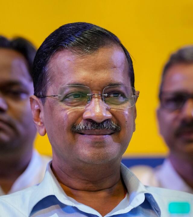 दिल्ली में विधायक को 1,500 रुपये डेली अलाउंस और तीन हजार यूनिट तक फ्री बिजली इस्तेमाल करने की भी सुविधा दी जाती है. इनके अलावा सालान एक लाख रुपये ट्रेवल अलाउंस दिया जाता है.
