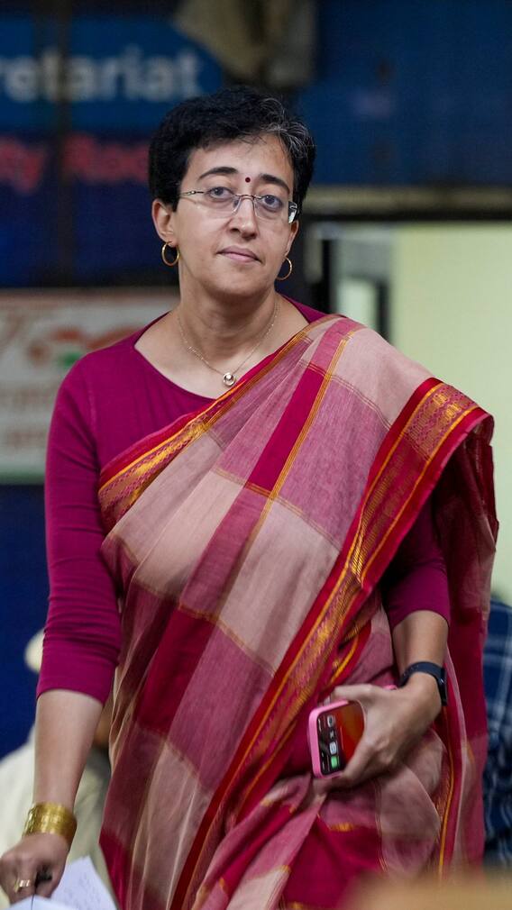 कहां से और कितनी पढ़ी हैं आतिशी?