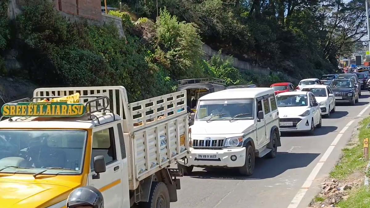 Kodaikanal: தொடர் விடுமுறை... 3 கி.மீ தூரம் கொடைக்கானல் சாலையில் போக்குவரத்து நெரிசல்