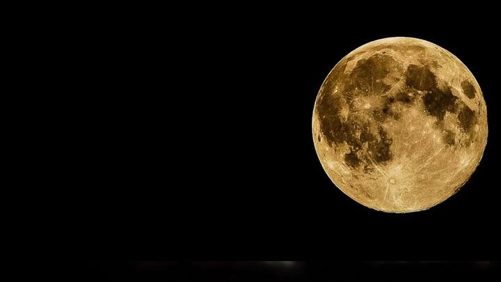 बता दें कि चांद को मामा कहने के पीछे धार्मिक, पौराणिक और भौगोलिक कारण हैं. चांद को मां लक्ष्मी का भाई माना गया है.वहीं हम सभी मां लक्ष्मी को अपनी माता के तौर पर संबोधित करते हैं, ऐसे में हमारे रिश्तों के लिहाज से देखेंगे तो चांद के साथ रिश्ता मामा वाला हो जाता है.