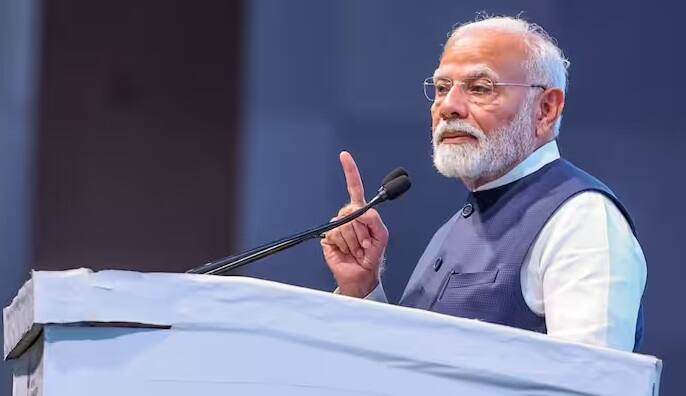 વડા પ્રધાન નરેન્દ્ર મોદીએ 2023 માં કર્ણાટકના બેંગલુરુમાં હિન્દુસ્તાન એરોનોટિક્સ લિમિટેડ સાઇટની મુલાકાત દરમિયાન તેજસ વિમાનમાં આકાશમાં ઉડાન ભરી હતી, જેની તસવીરોએ સોશિયલ મીડિયા પર હલચલ મચાવી હતી. આ દરમિયાન પીએમએ કહ્યું હતું કે તેજસમાં ઉડવું એક શાનદાર અનુભવ હતો. આ ઉડાનથી દેશની સ્વદેશી ક્ષમતાઓમાં તેમનો વિશ્વાસ વધુ વધ્યો. તેમણે કહ્યું કે તેઓ ગર્વ સાથે કહી શકે છે કે અમારી મહેનત અને સમર્પણને કારણે આપણે આત્મનિર્ભરતાના ક્ષેત્રમાં દુનિયામાં પાછળ નથી.