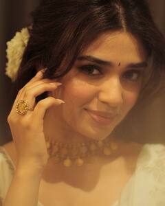 Kriti Shetty: વ્હાઈટ સાડી લૂકમાં સાઉથ એક્ટ્રેસ કૃતિ શેટ્ટીએ આપ્યા પોઝ, જુઓ તસવીરો