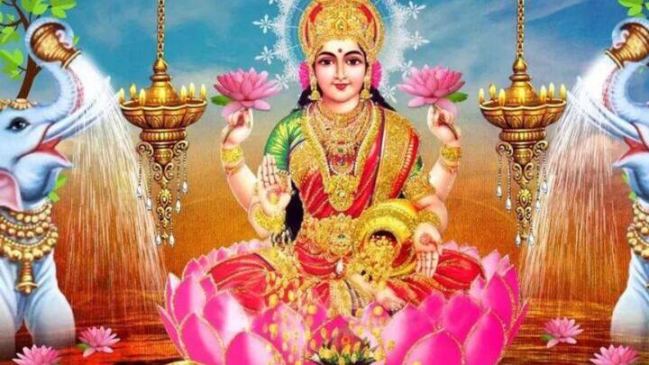 বৃহস্পতিবার নিয়ম নীতি মেনে মা লক্ষ্মীর আরাধনা করার পর পাঁচালি পড়ুন। এর ফলে বাড়ি থেকে নেতিবাচক শক্তি বা নেগেটিভ এনার্জি দূর হয়।