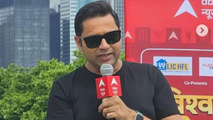 Aakash Chopra Salary: આકાશ ચોપરાએ તાજેતરમાં જણાવ્યું કે કોમેન્ટેટર્સને મેચમાં કોમેન્ટ્રી કરવા માટે કેટલા પૈસા મળે છે. તેઓ એક વર્ષમાં કેટલી કમાણી કરે છે?