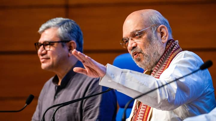 Amit Shah On Manipur: मोदी सरकार 3.0 के 100 दिन की सफलता पर अमित शाह ने प्रेस वार्ता की, जिसमें पत्रकार की ओर से मणिपुर पर सवाल किया गया.