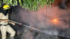 नवादा में महादलित टोला में दबंगों ने की फायरिंग, 80 घरों में लगा दी आग 