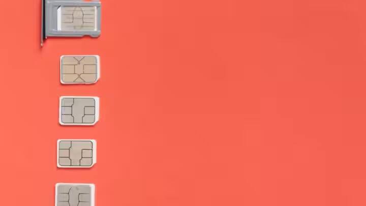 સ્માર્ટ ફોન અને ઇન્ટરનેટના કારણે લોકોનો સ્ક્રીન ટાઈમ પણ વધી ગયો છે. જો કે મોબાઈલ ઓપરેટ કરવા માટે સૌથી મહત્વની બાબત એ છે કે તેમાં ઈન્સ્ટોલ કરેલ સિમ કાર્ડ છે. સિમ કાર્ડ વિના, તમારો ફોન માત્ર એક બોક્સ છે.