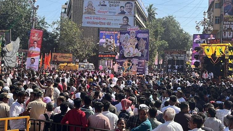 Pune Ganpati Visarjan is over now The last Ganpati mandal passed through Alka Chowk Pune Ganpati Visarjan: पुण्यातील विसर्जन मिरवणूक एकदाची संपली, 28 तास पोलिसांची कसोटी, शेवटचा गणपती अलका चौकातून  मार्गस्थ