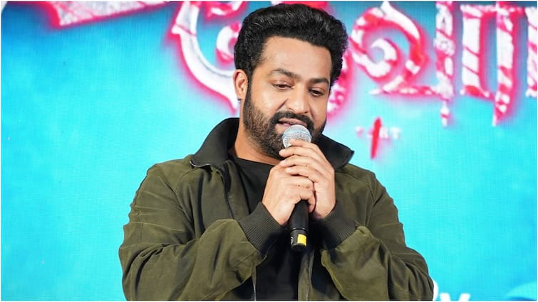 Jr NTR requested Vetrimaaran to make a Tamil movie with him during the Devara Chennai press meet Jr NTR - Vetrimaaran: తమిళంలో సినిమా చేసి తెలుగులో డబ్బింగ్ చేద్దాం - కోలీవుడ్ దర్శకుడికి ఎన్టీఆర్ ఓపెన్ ఆఫర్