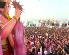 Lalbaugcha Raja Visarjan 2024 : गिरगाव चौपाटीवर मुंगी शिरायलाही जागा नाही, अलोट जनसागर, लालबागचा राजाच्या आरतीने वातावरण भारलं