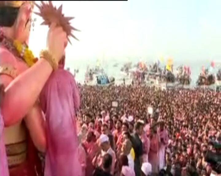 तमाम गणेशभक्तांच्या श्रद्धेचं स्थान असलेला लालबागच्या राजा आज भक्तांचा निरोप घेणार आहे.