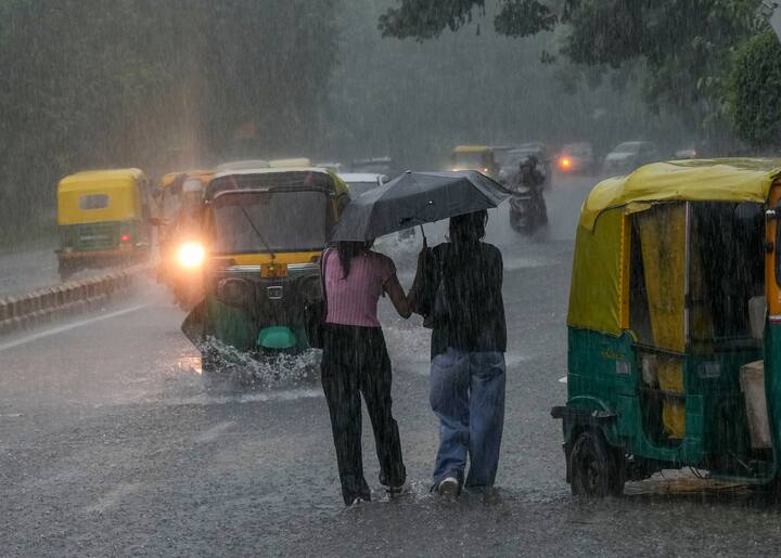 दिल्ली में 19 सितंबर को भी बारिश का अनुमान है. उसके बाद अगले चार दिनों तक राष्ट्रीय राजधानी में बादल छाए रहेंगे .