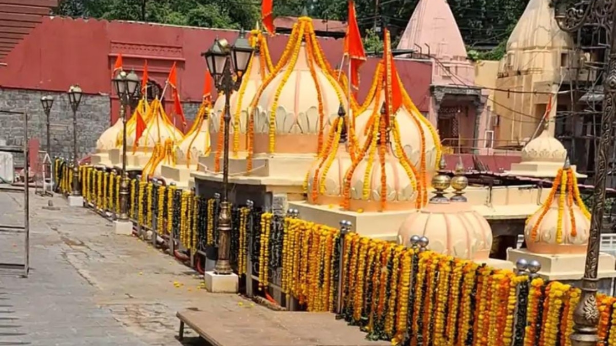 Photos: राष्ट्रपति द्रौपदी मुर्मू के दौरे से पहले दमक उठा महाकालेश्वर मंदिर, फूलों से सजाये गए परिसर