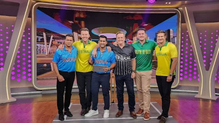 अगर कमेंटेटर्स की सालाना कमाई की बात करें तो वह भी काफी अच्छी होती है. जो कमेंटेटर्स रेगुलर कमेंट्री करते हुए वे सालाना करीब 10 करोड़ रुपए कमा लेते हैं.