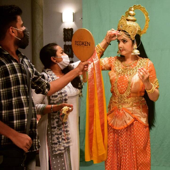 ग्रेसी सिंह ही 2020 मधील 'संतोषी मां- सुनाएं व्रत कथाएं' या टीव्ही झळकली होती. ग्रेसी ही सोशल मीडियावर चांगलीच सक्रीय असून ती आपले अपडेट्स चाहत्यांना देत असते.