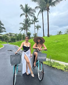 Neha Sharma with Sister Aisha Sharma: సోదరితో వెకేషన్లో 'చిరుత' పిల్ల... సిస్టర్స్ మస్త్ ఎంజాయ్ చేస్తున్నారు!