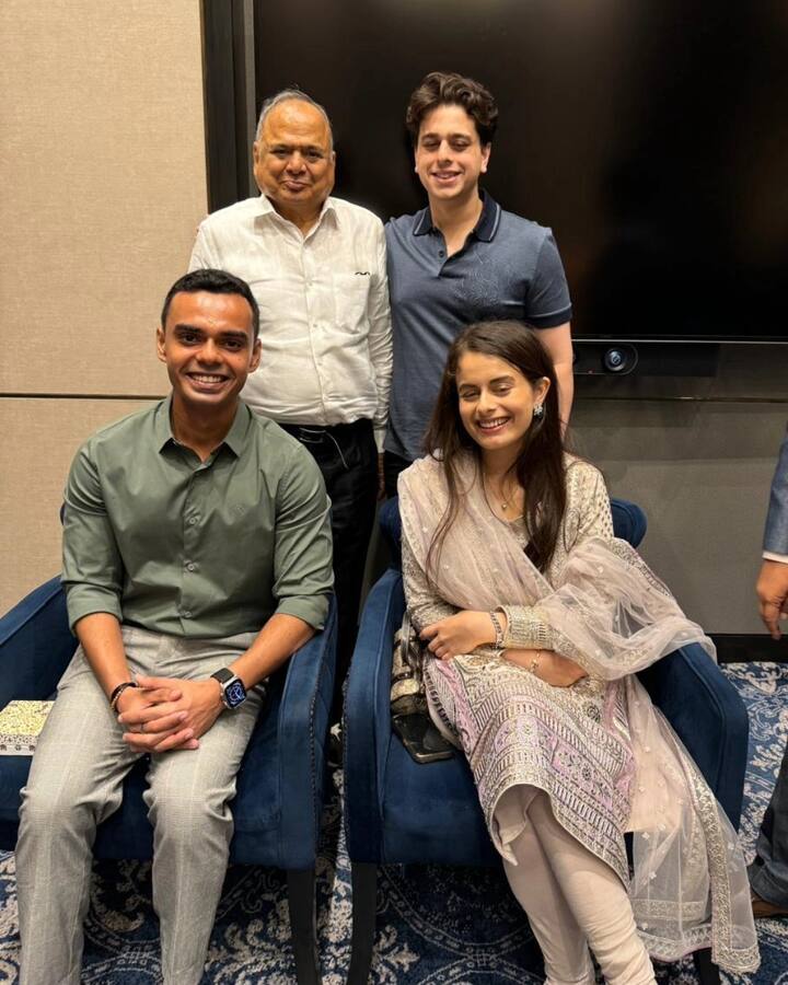 शिवराज सिंह चौहान की बड़ी बहू अमानत बंसल उदयपुर, राजस्थान की रहने वाली हैं. उन्होंने ऑक्सफोर्ड यूनिवर्सिटी से साइकोलॉजिकल रिसर्च में एमएससी किया है.