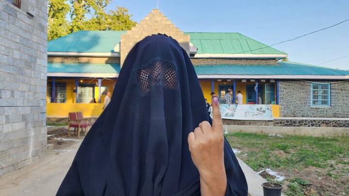 A voter shows her inked finger at a polling booth in Shopian during the first phase of the J&K assembly election, which is being held after 10 years. People across 24 of J&K's 90 assembly constituencies vote on Wednesday. (Photo: @ECISVEEP)
