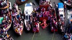 Lalbaugcha Raja Visarjan 2024 : लालबागचा राजा तराफ्यावरुन समुद्रात उतरला; तब्बल 23 तासांनी बाप्पाचं विसर्जन संपन्न