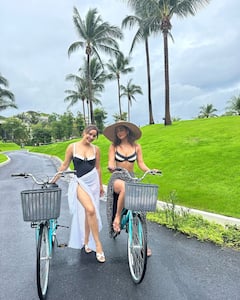 Neha Sharma with Sister Aisha Sharma: సోదరితో వెకేషన్లో 'చిరుత' పిల్ల... సిస్టర్స్ మస్త్ ఎంజాయ్ చేస్తున్నారు!