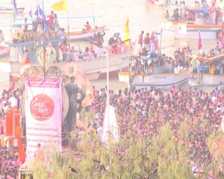 नवसाला पावणारा अशी ख्याती असलेला, लालबागचा राजा लालबागसह संपूर्ण जगभरातील भक्तांचं श्रद्धास्थान आहे.