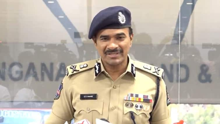 Hyderabad CP CV Anand key comments on Ganesh Nimajjan in Hussain Sagar lake Ganesh Immersion: వినాయక నిమజ్జనం అలా చేయకండి, అర్థం చేసుకోండి - భక్తులకు హైదరాబాద్ సీపీ విజ్ఞప్తి