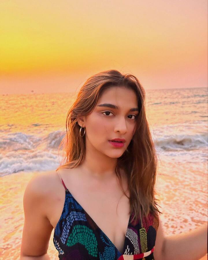 सई ने इसी में आगे कहा, 'जब फिल्म रिलीज हुई तो 6 महीने के बाद जब मैं इंस्टाग्राम पर एक्टिव हुई तब मैंने लोगों के कमेंट्स पढ़े. ऐसी न्यूज पढ़ी तब भी मुझे कोई फर्क नहीं पड़ा. सलमान सर बहुत अच्छे हैं, वो फिल्म का पार्ट था लेकिन रियल लाइफ में वो अलग हैं.'