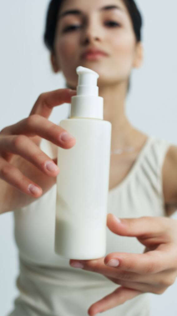 బాడీ లోషన్​ని ముఖానికి అప్లై చేస్తున్నారా? సైడ్ ఎఫెక్ట్స్ ఇవే