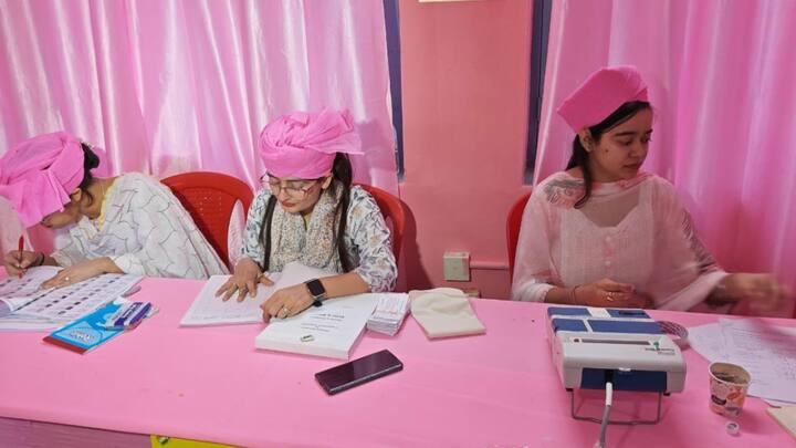 Pink booths are polling stations completely managed by women. The staff here was seen wearing pink ‘pagadis’. These booths are meant to encourage women voters to come out and cast their vote. (Photo:@ceo_UTJK)