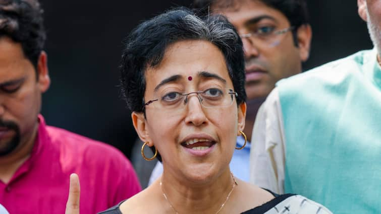 Delhi new CM Atishi deep bond with Madhya Pradesh Omkareshwar Atishi News: दिल्ली की नई CM आतिशी का MP से गहरा नाता, ओंकारेश्वर के लोग उनके इस काम को आज भी करते हैं याद 