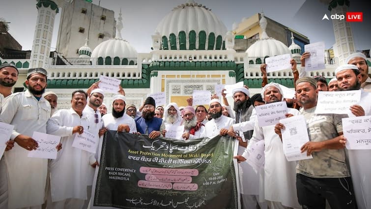 Waqf Amendment Bill QR Code campaign Hindu Muslims can send suggestion objection to Joint Parliamentary Committee स्कैन करो, बटन दबाओ और बता दो अपनी आपत्ति...वक्फ बिल पर क्या है ये QR Code कैंपेन?