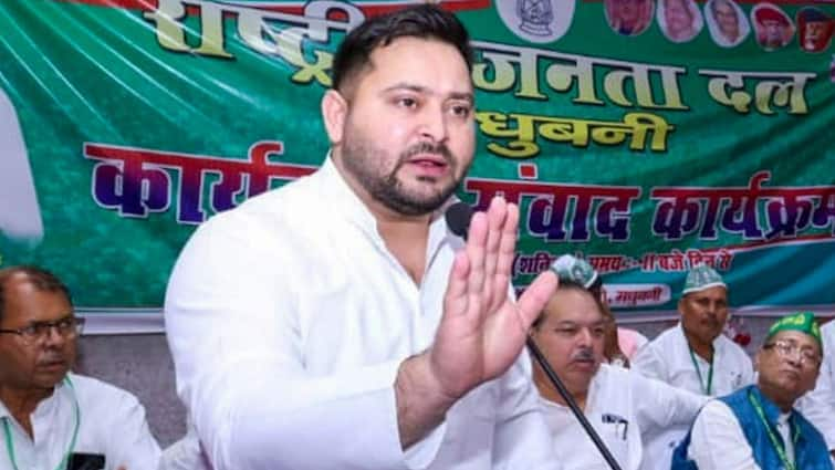 Tejashwi Yadav Slams BJP Over Video Of Ward Councillor Harassing Shopkeepers In Muzaffarpur 'Mangalraj': Tejashwi Yadav Slams BJP Over Video Of Ward Councillor Harassing Shopkeepers In Bihar