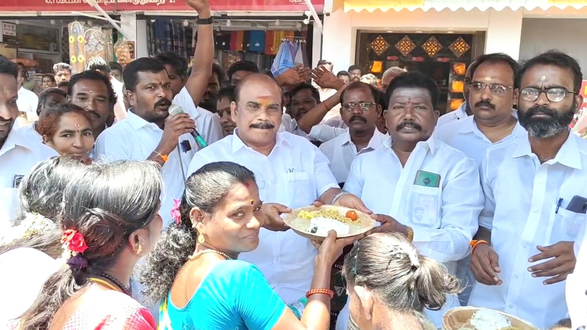 பதவி நீக்கப்பட்ட பாஜக தலைவர் - பிரதமர் மோடி பிறந்தநாள் கொண்டாட்டத்தில் பங்கேற்பு