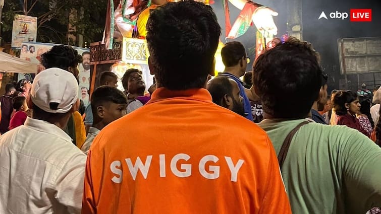 Engineer Riyazuddin got laid off and became a Swiggy delivery partner now back in tech job he Shares an inspiring message इंजीनियर की नौकरी गई तो Swiggy का खाना डिलीवर किया, वापस मिली जॉब तो एक पोस्ट से दिल जीत लिया